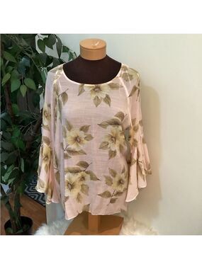 Lauren Conrad Woman’s XL flutter sleeve floral blouse semi sheer key hol…